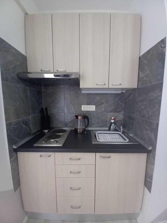 Апартаменты Apartman Maja Каштела Экстерьер фото