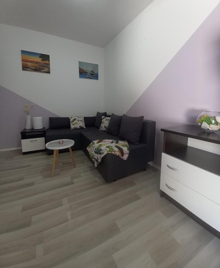 Апартаменты Apartman Maja Каштела Экстерьер фото