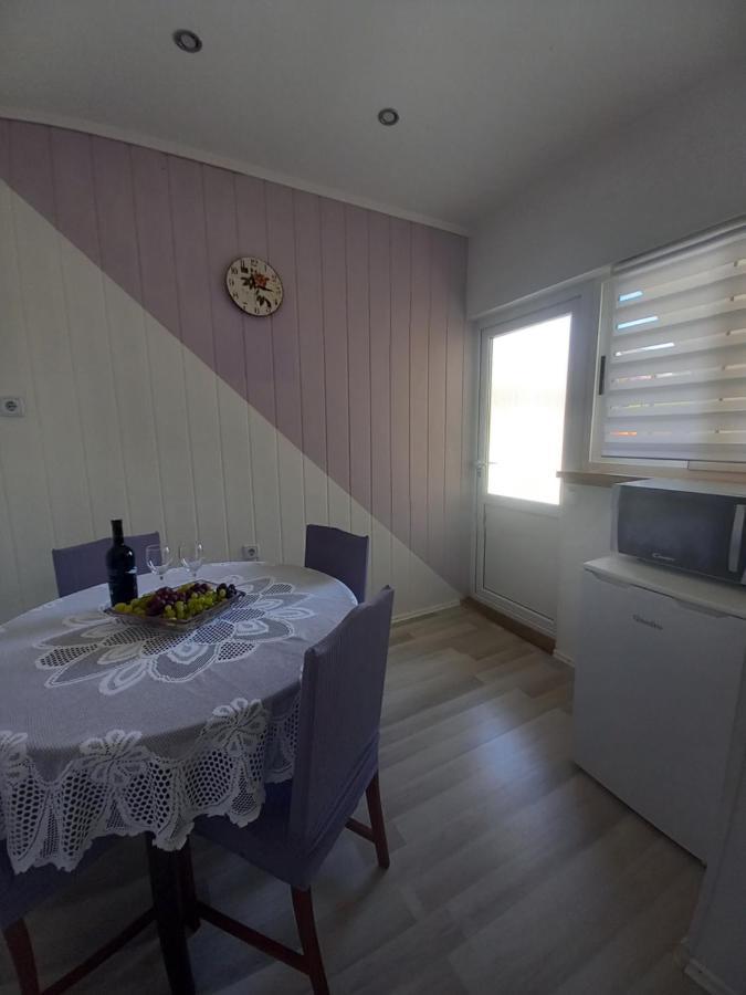 Апартаменты Apartman Maja Каштела Экстерьер фото