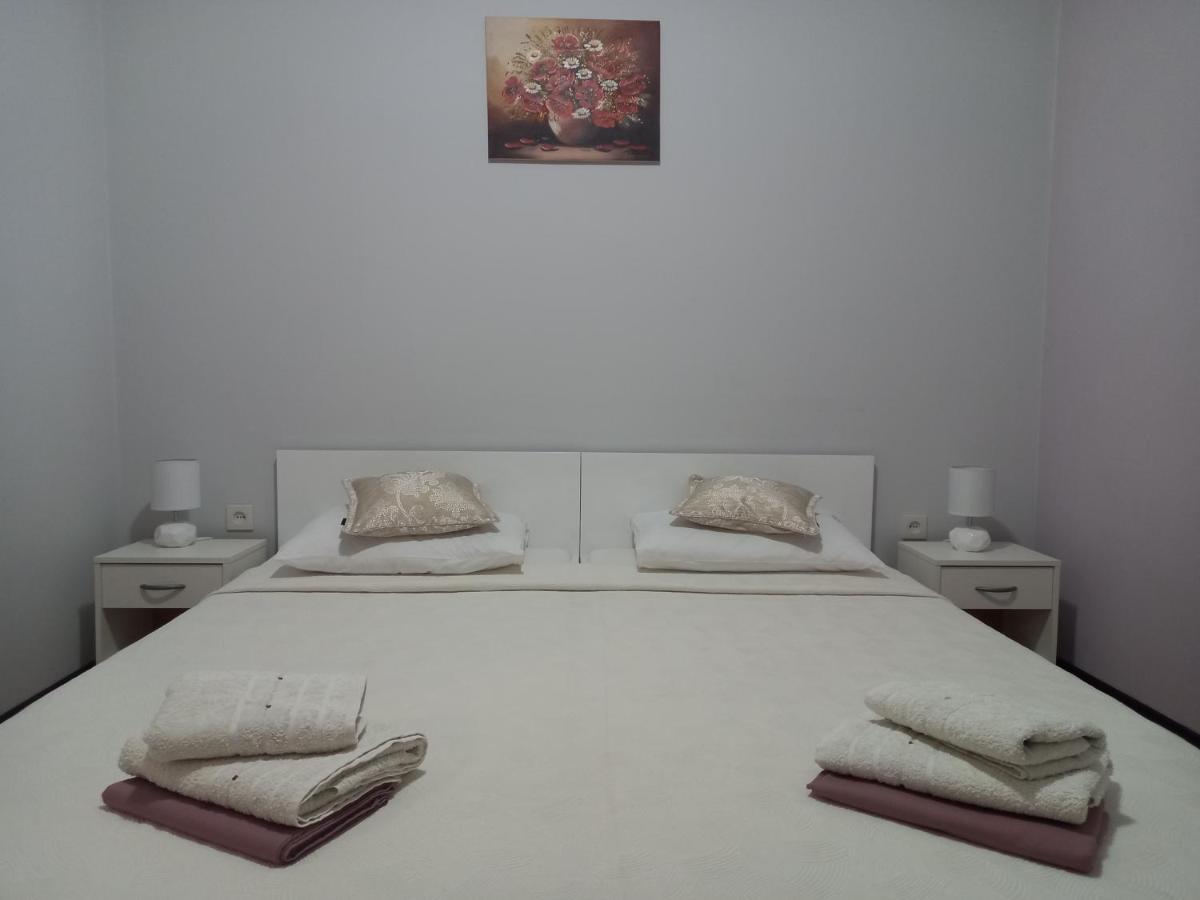 Апартаменты Apartman Maja Каштела Экстерьер фото